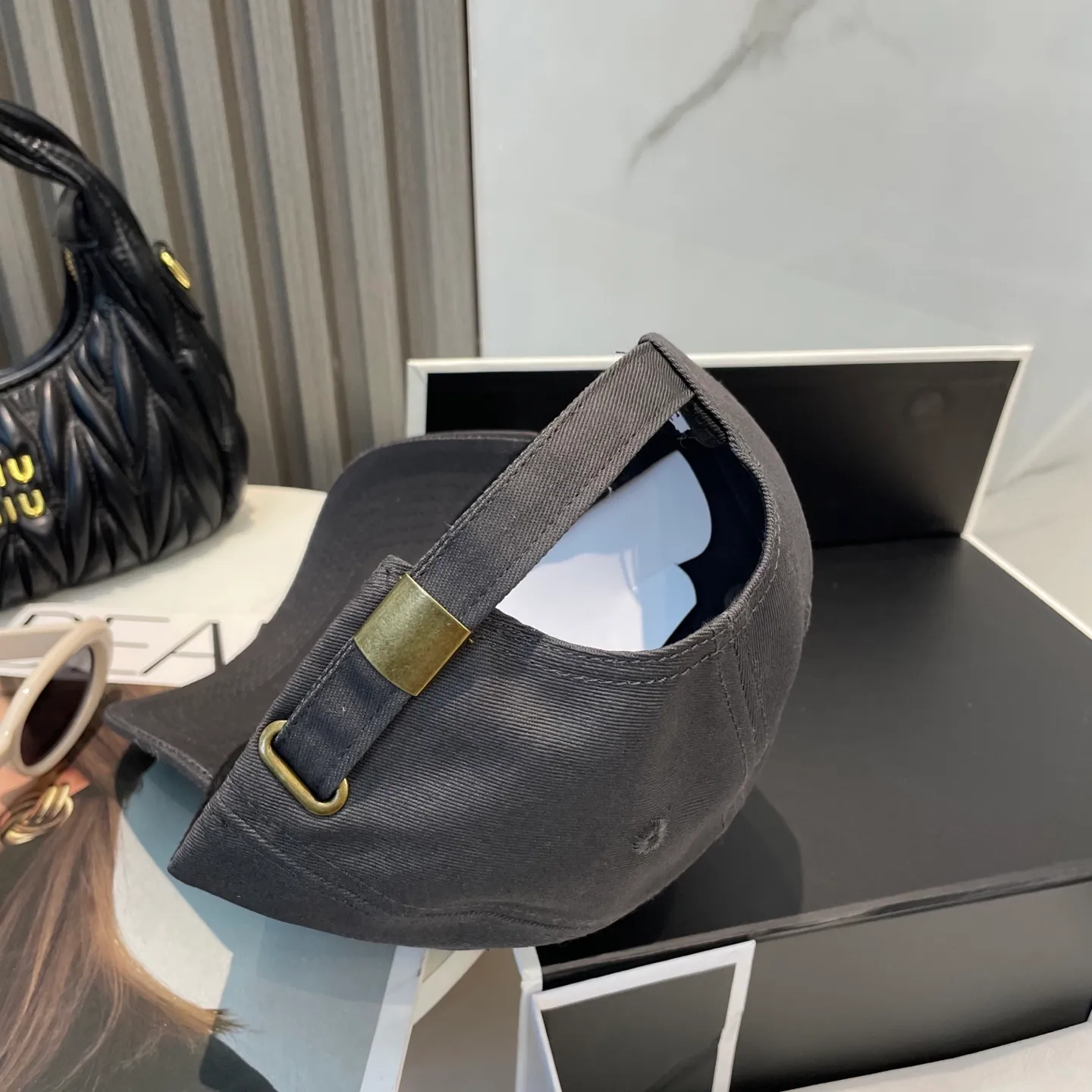 P70 🧢Loewe~New baseball cap🧢, simple embroidered classic logo, super texture👍, exquisite big-name style, a must-have artifact for goddesses, couple style