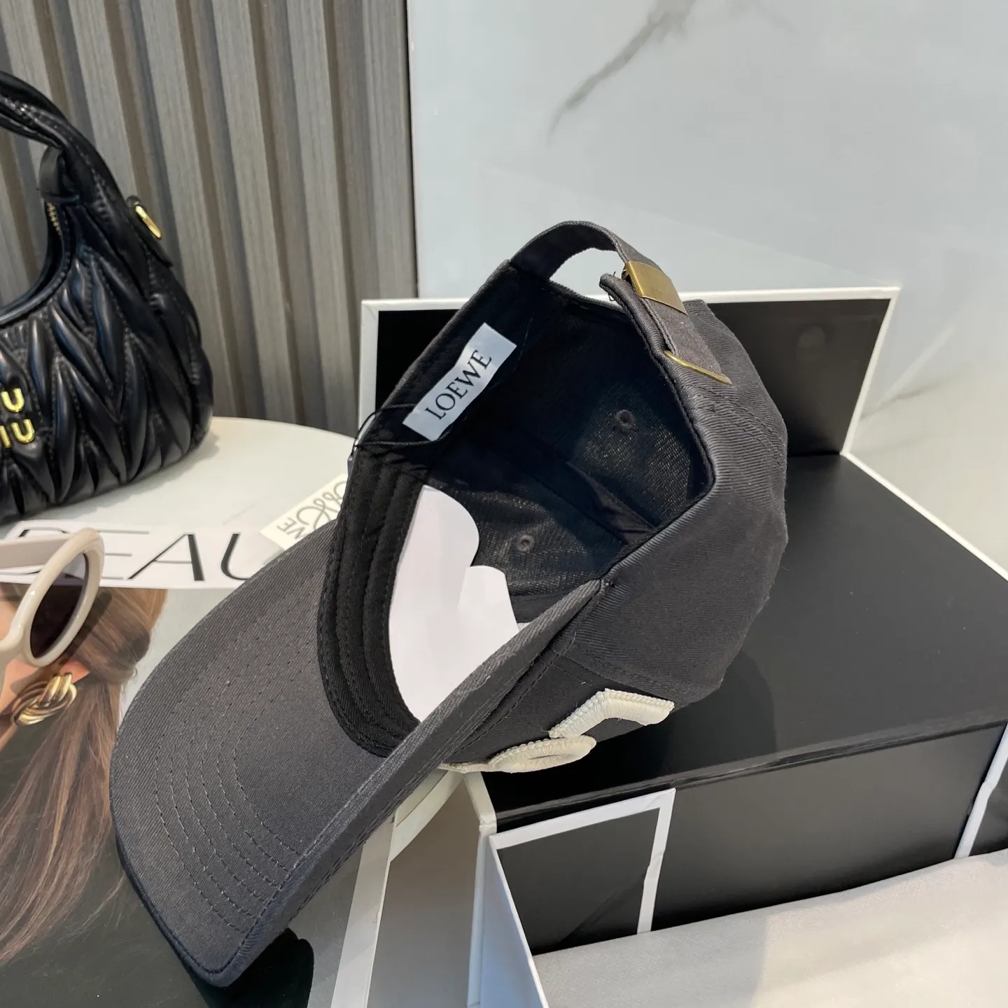 P70 🧢Loewe~New baseball cap🧢, simple embroidered classic logo, super texture👍, exquisite big-name style, a must-have artifact for goddesses, couple style