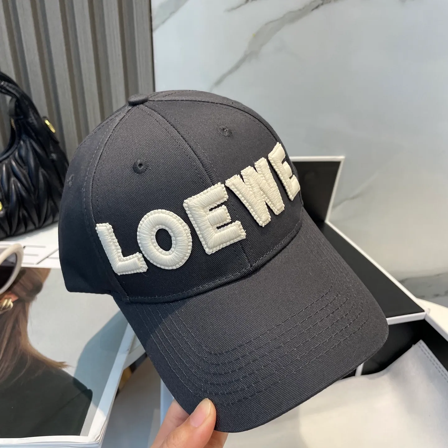 P70 🧢Loewe~New baseball cap🧢, simple embroidered classic logo, super texture👍, exquisite big-name style, a must-have artifact for goddesses, couple style