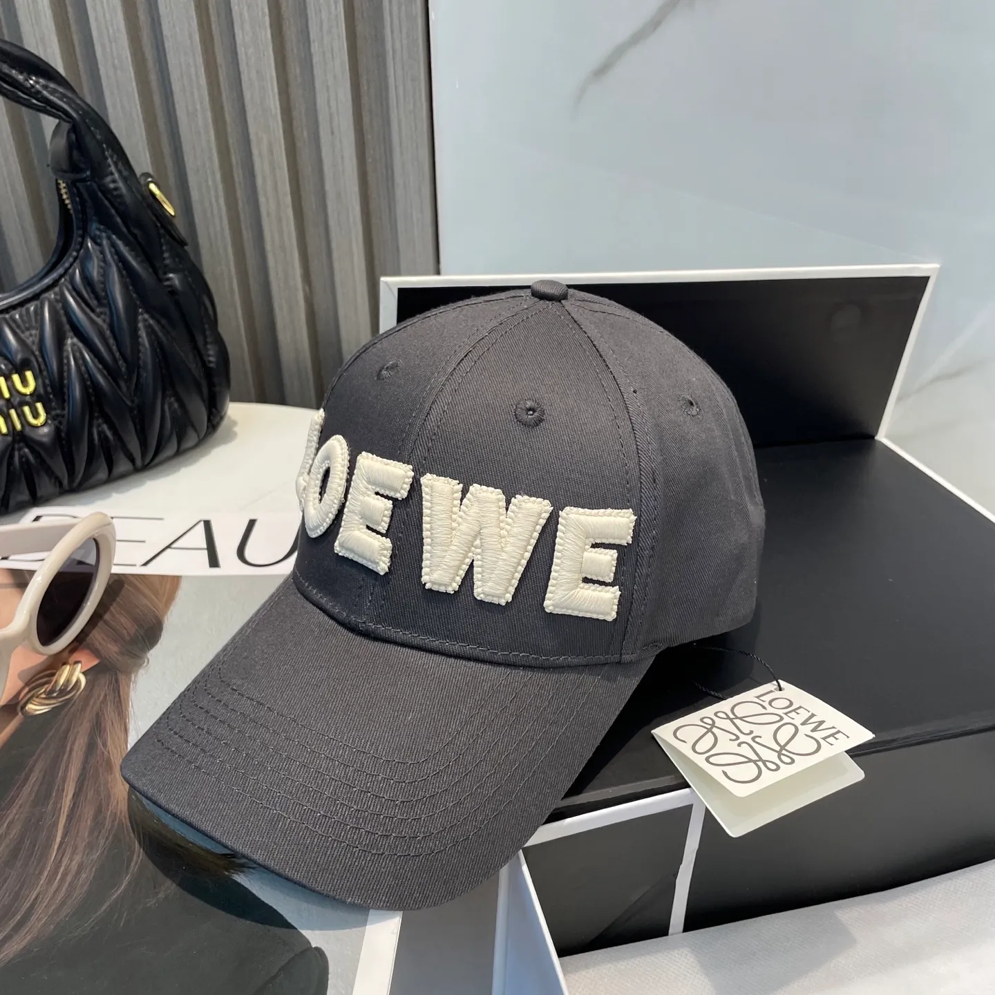 P70 🧢Loewe~New baseball cap🧢, simple embroidered classic logo, super texture👍, exquisite big-name style, a must-have artifact for goddesses, couple style