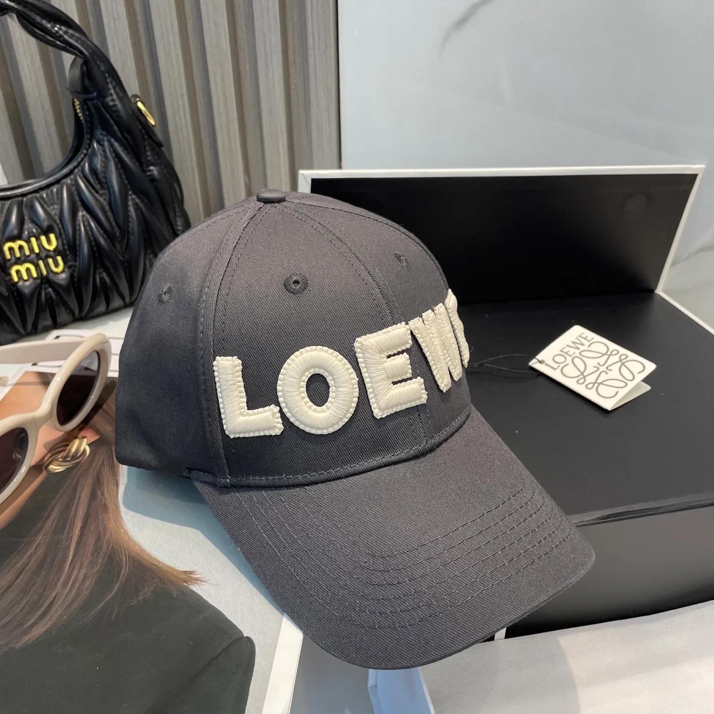 P70 🧢Loewe~New baseball cap🧢, simple embroidered classic logo, super texture👍, exquisite big-name style, a must-have artifact for goddesses, couple style