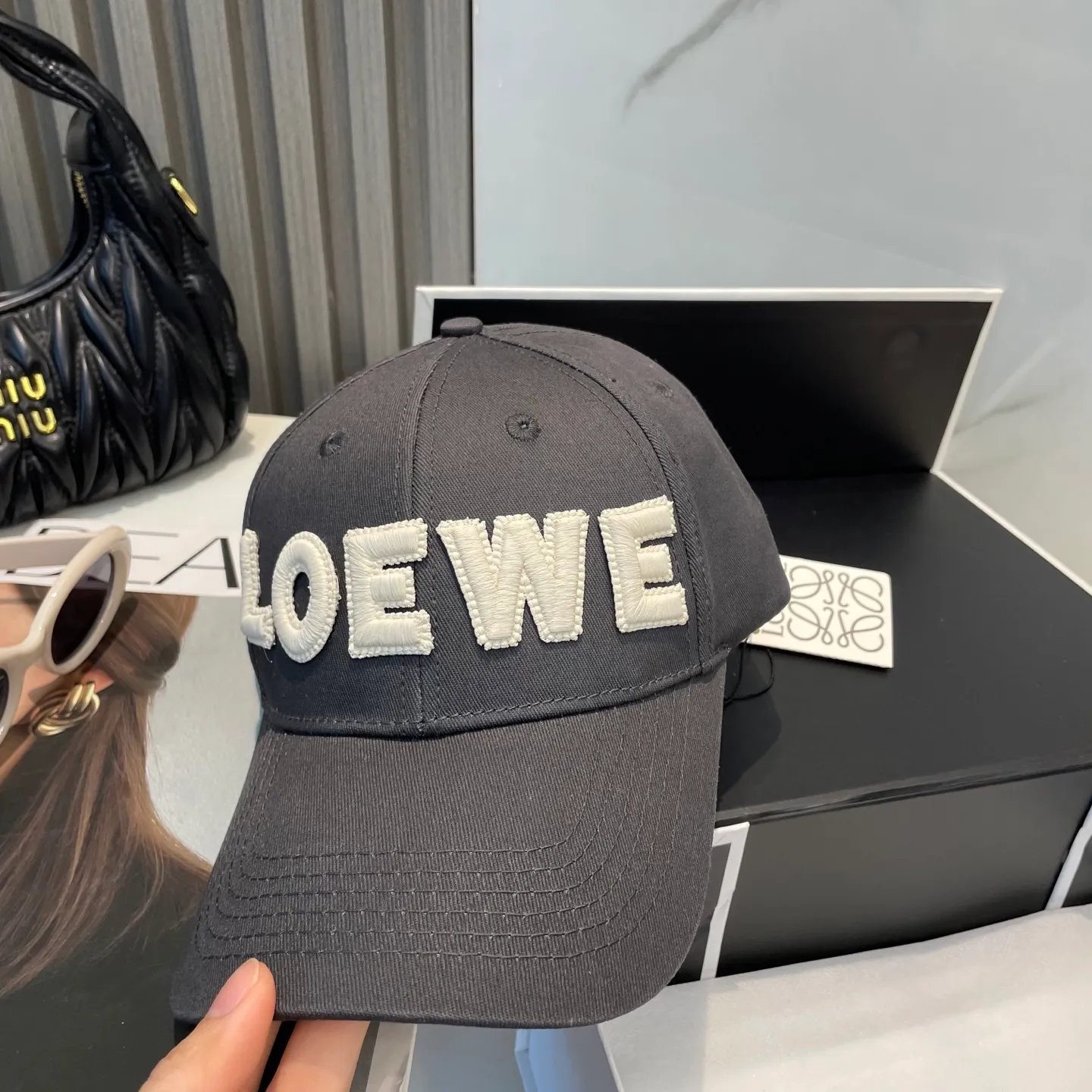 P70 🧢Loewe~New baseball cap🧢, simple embroidered classic logo, super texture👍, exquisite big-name style, a must-have artifact for goddesses, couple style