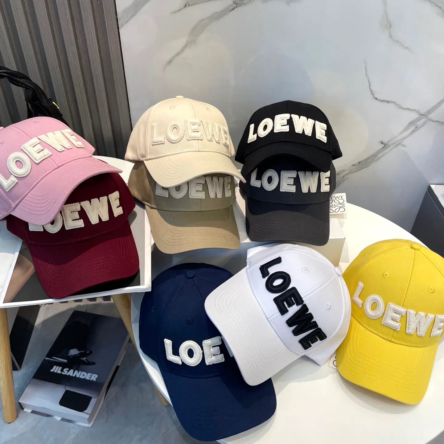 P70 🧢Loewe~New baseball cap🧢, simple embroidered classic logo, super texture👍, exquisite big-name style, a must-have artifact for goddesses, couple style