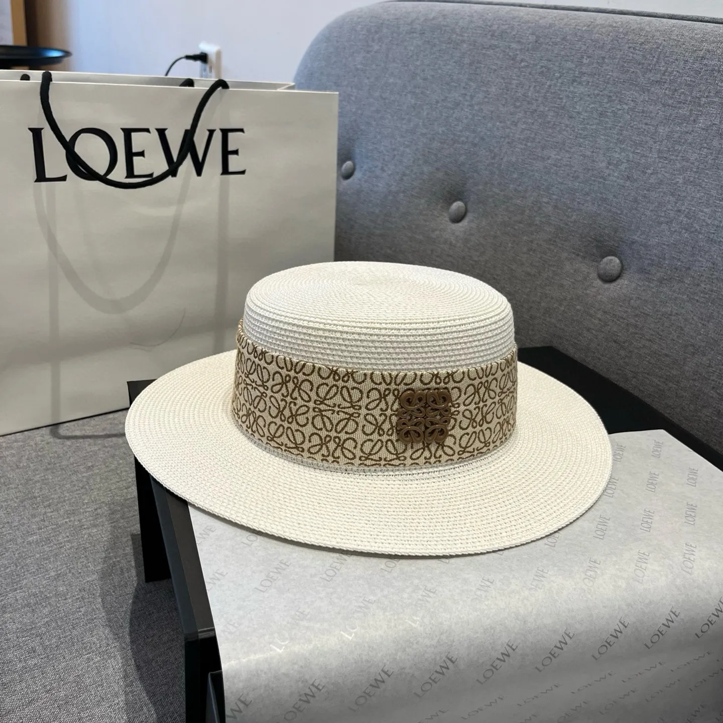 💰100¥ ＬＯＥＷＥ Loewe’s new flat-top straw hat, top hat, head circumference 57cm