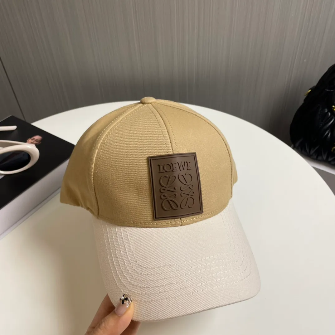 P70 🧢Loewe~New baseball cap🧢, simple and classic logo, super texture👍, exquisite big-name style, a must-have artifact for goddesses, couple style