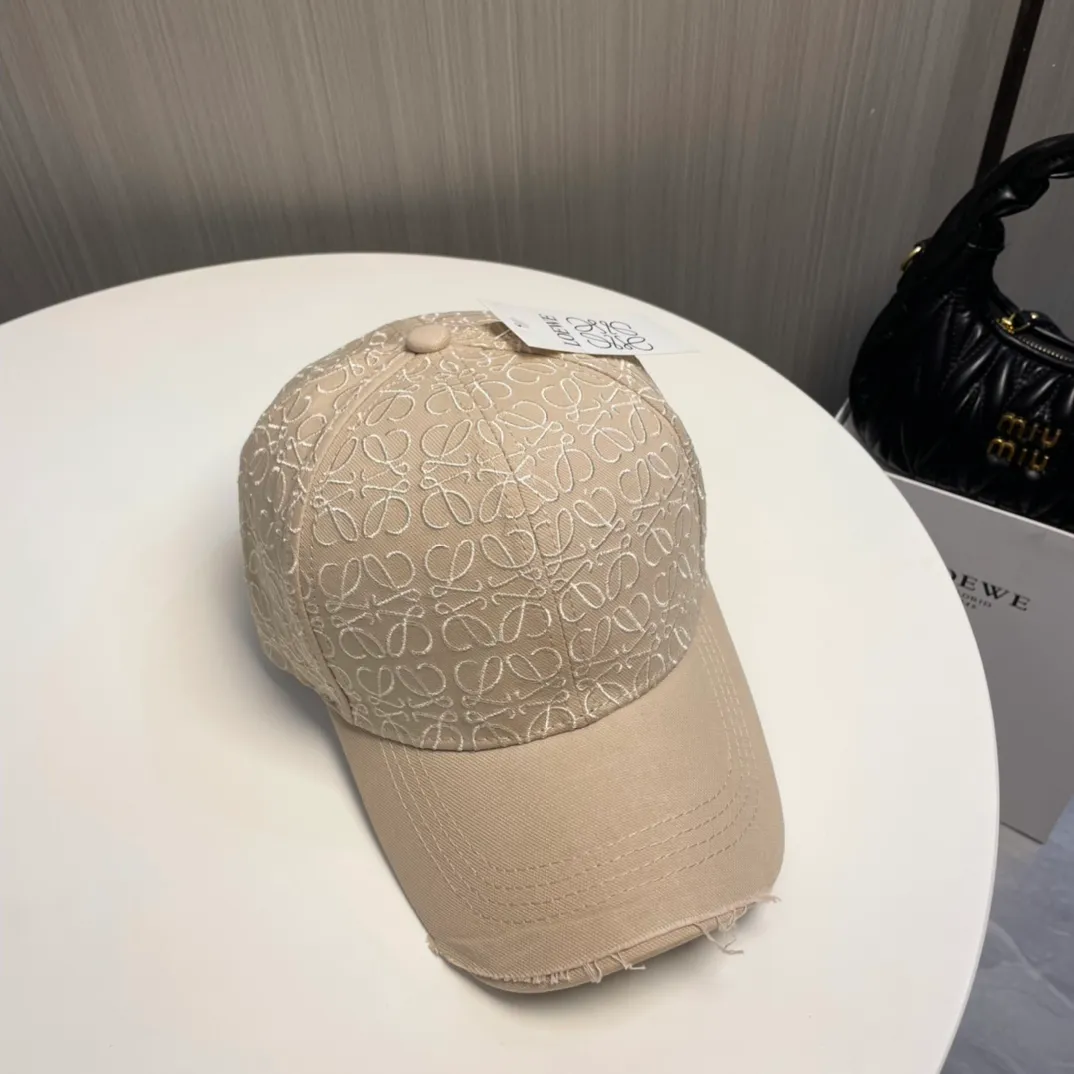 P70💛 Comes with dust bag [Loewe] new embroidered baseball cap, shipped from the counter at the same time, big-name models are super easy to match, hurry up and get it