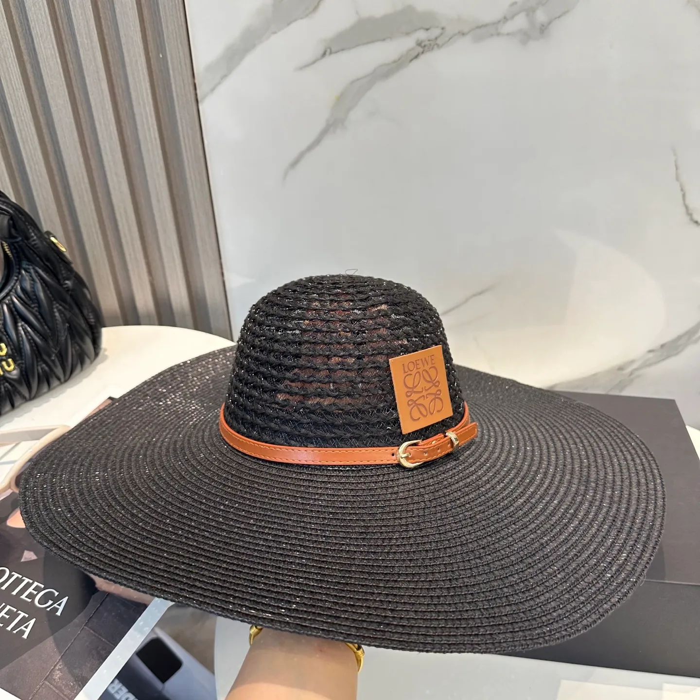 P80 LOEWE big-brimmed hat, big sun hat, made of fine grass, official model opening, non-market ordinary version, head circumference 57cm