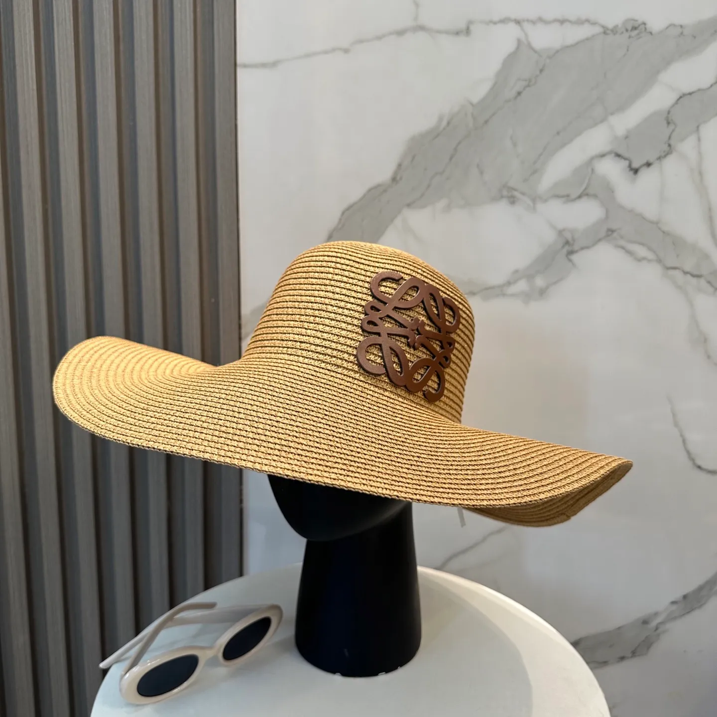 P70 LOEWE big brimmed hat, big sun hat, made of fine straw, official model opening, non-market ordinary version, head circumference 57cm