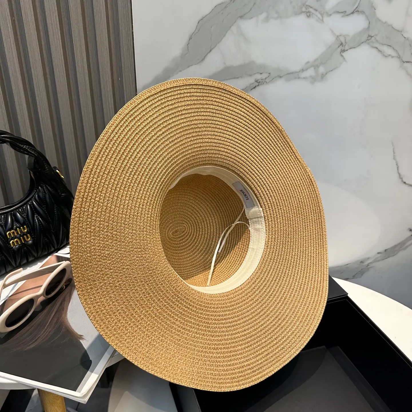 P70 LOEWE big brimmed hat, big sun hat, made of fine straw, official model opening, non-market ordinary version, head circumference 57cm
