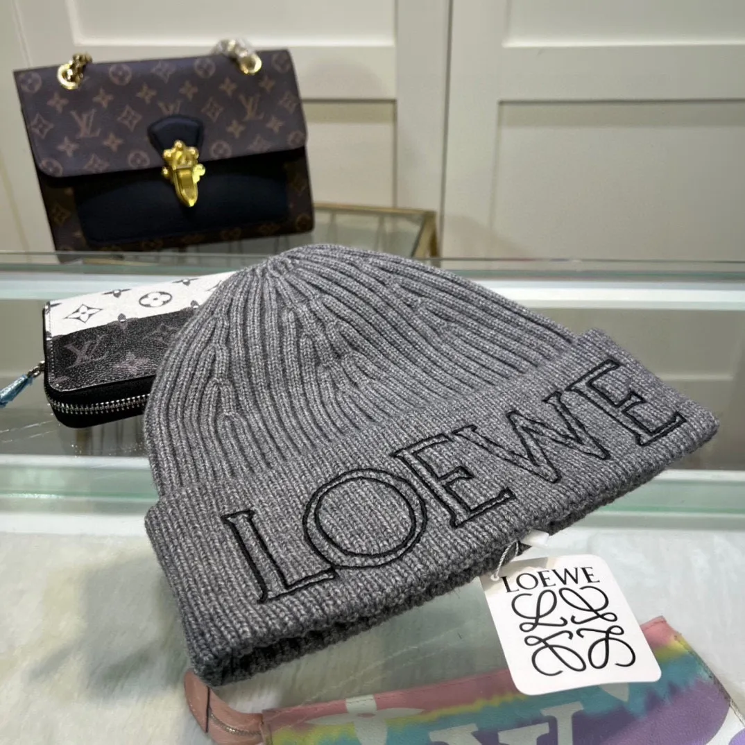 90💰 Classic knitted hat from loewe official website! Xiaohongshu’s hottest selling item! Dress well! The same style for men and women, thicker and warmer, fashionable and popular 🌸First-class quality, the best brand for warmth in autumn and winter, order now, limited edition