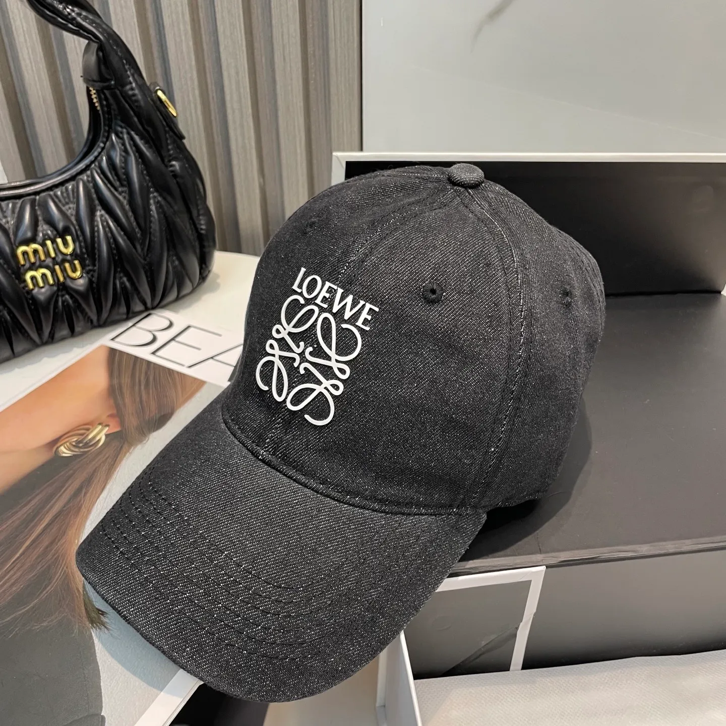 P66 Loewe Loewe's new washed and distressed denim baseball cap. Newly launched washed denim series, casual and versatile wardrobe matching artifact.