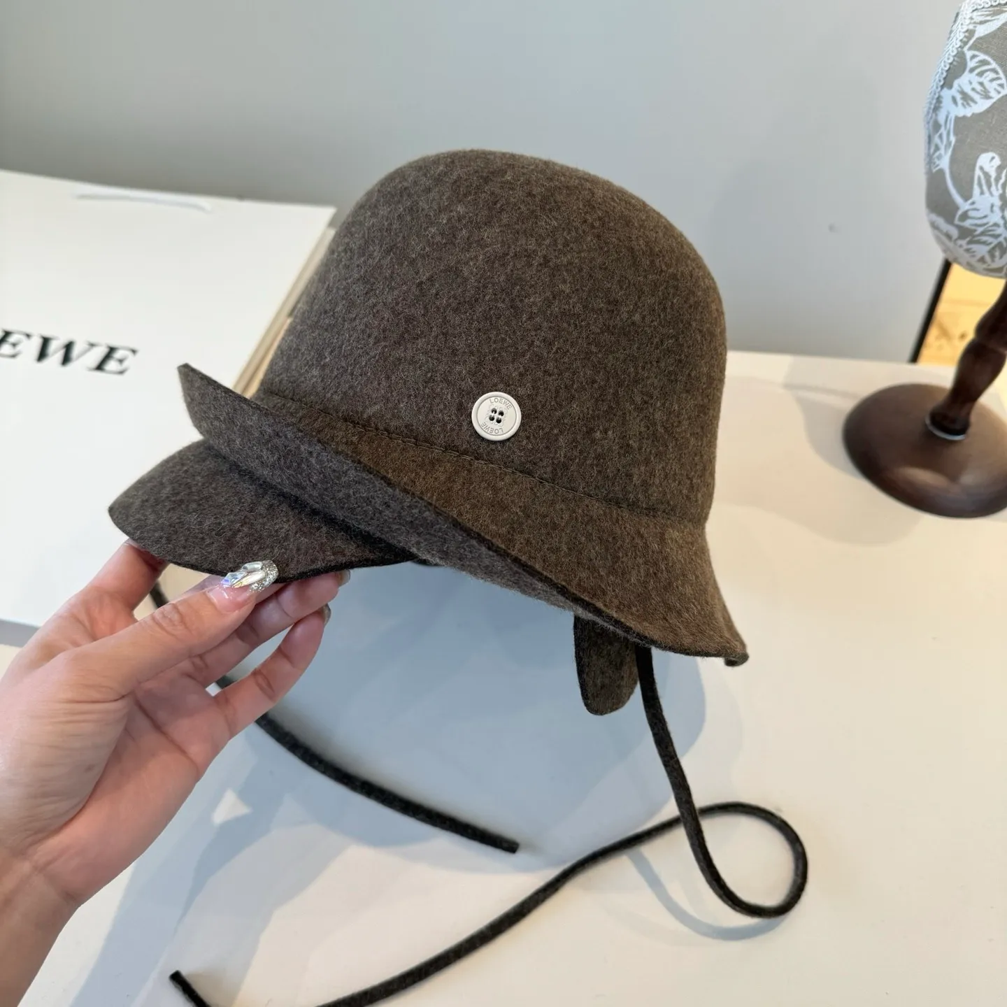💰210¥ Loewe's new wool curled basin hat, irregular cut design, head circumference 57cm