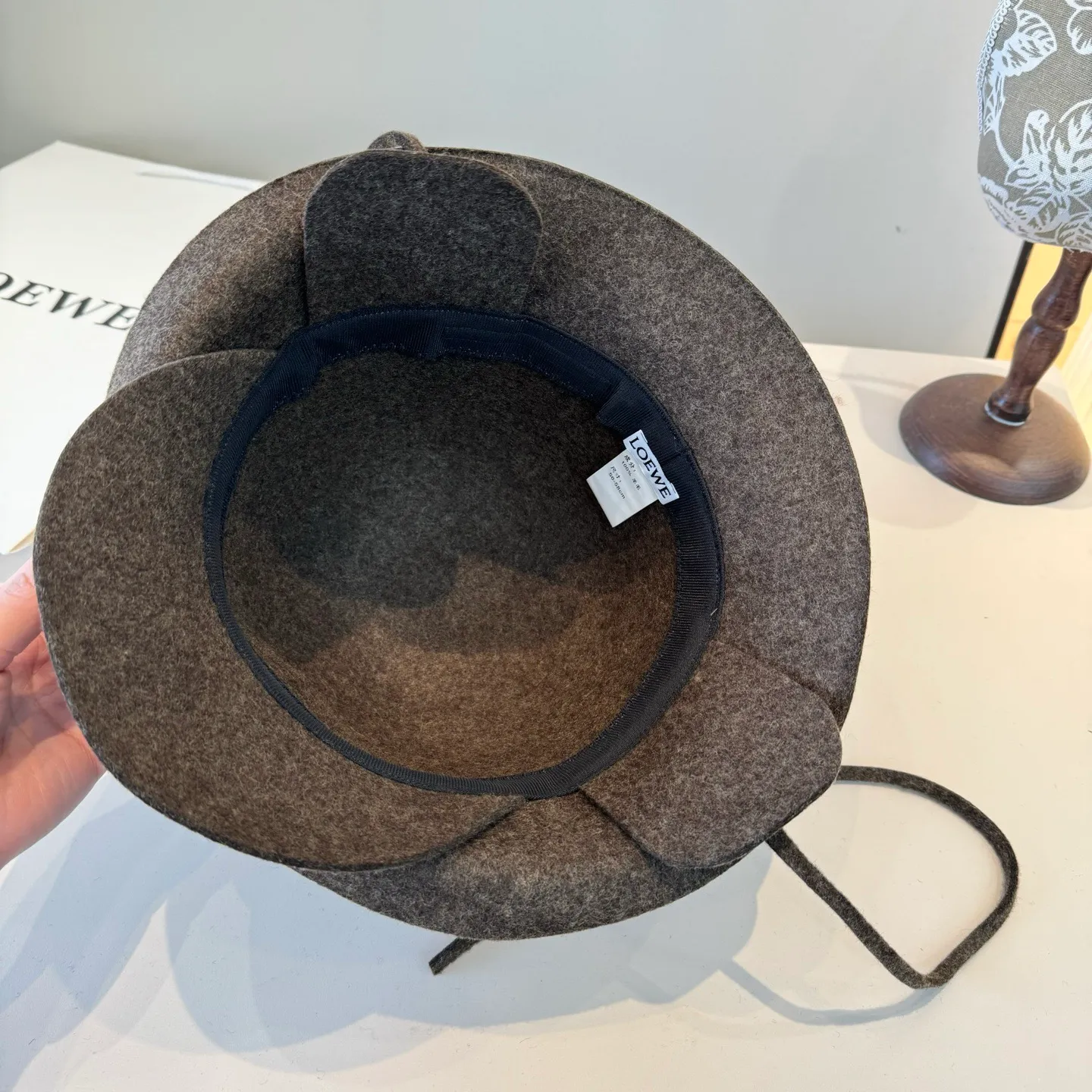 💰210¥ Loewe's new wool curled basin hat, irregular cut design, head circumference 57cm