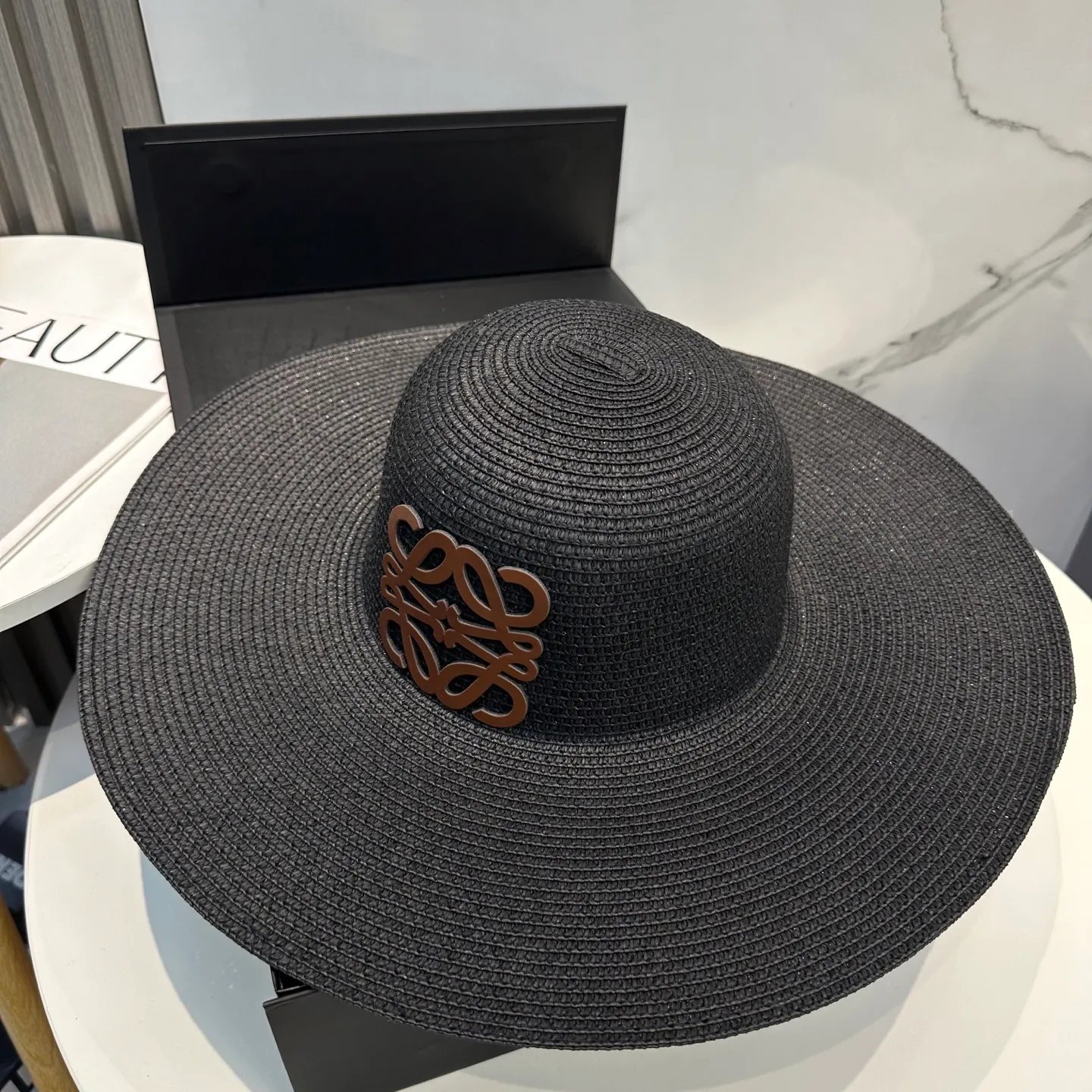 P70 LOEWE big brimmed hat, big sun hat, made of fine straw, official model opening, non-market ordinary version, head circumference 57cm