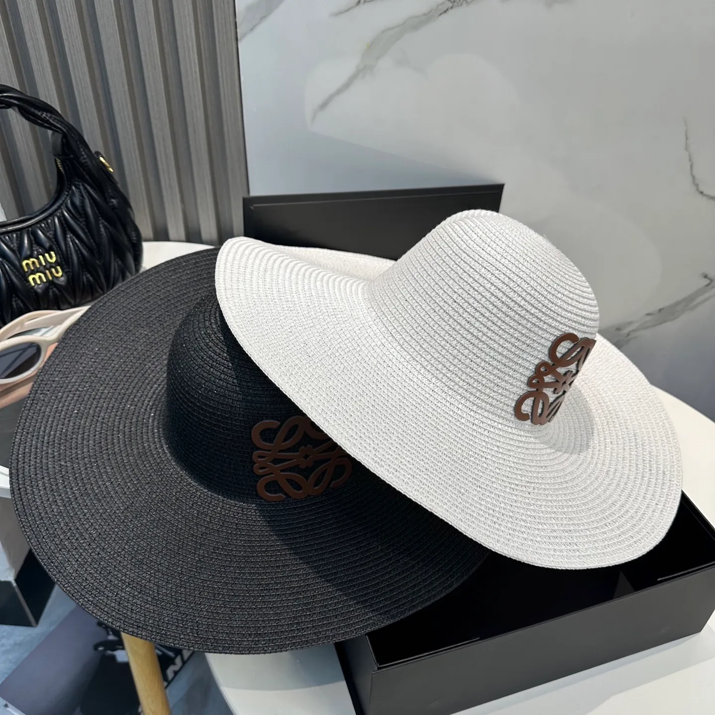 P70 LOEWE big brimmed hat, big sun hat, made of fine straw, official model opening, non-market ordinary version, head circumference 57cm