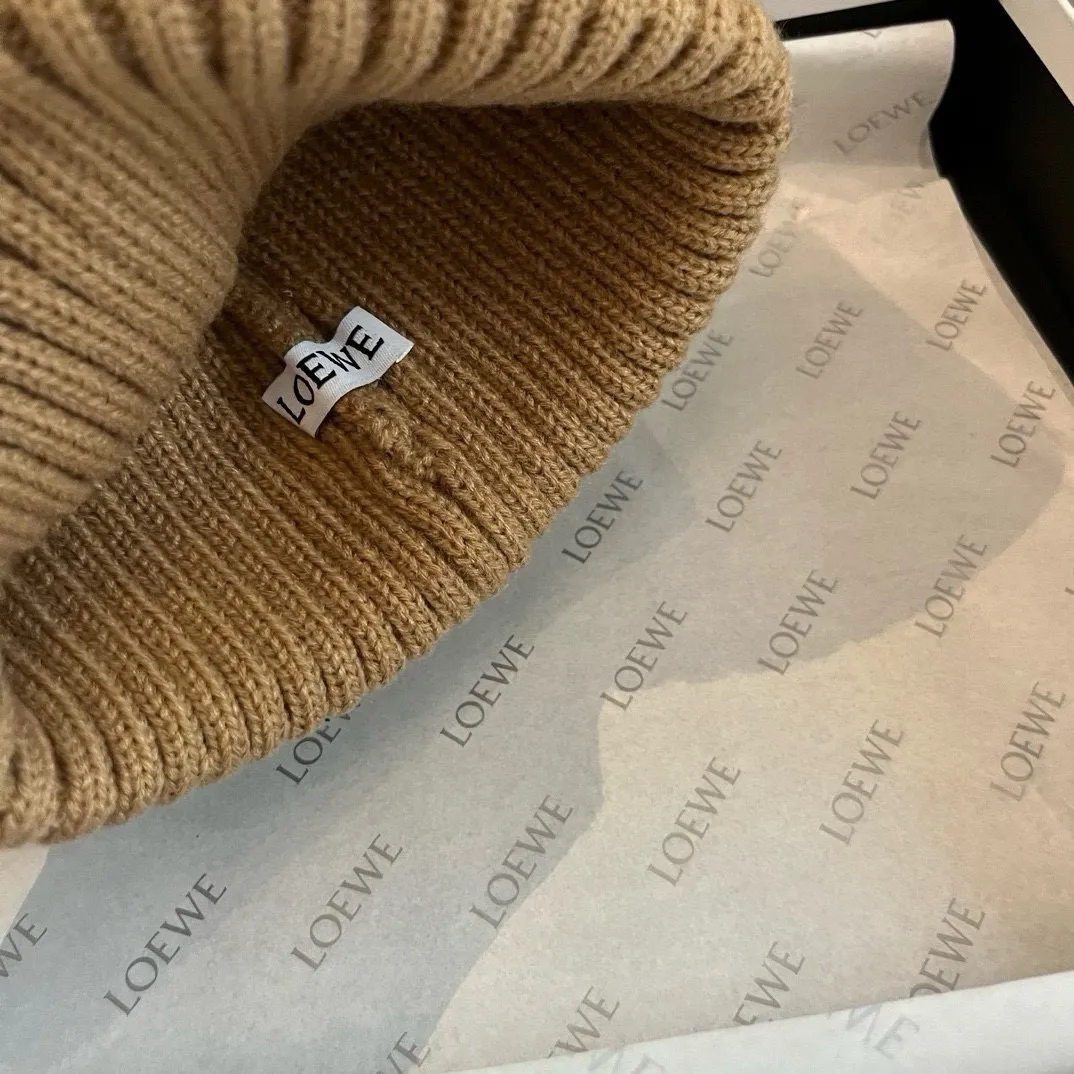 💰50¥ LOEWE new knitted beanie, unisex