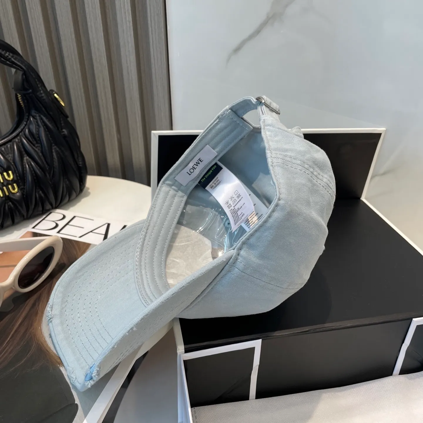 P60 dust bag 👒LOEWE👒LOEWE gradient color new original original design baseball cap🧢Super good texture, standard external line positioning, fine workmanship, simple and elegant, low price and high volume!