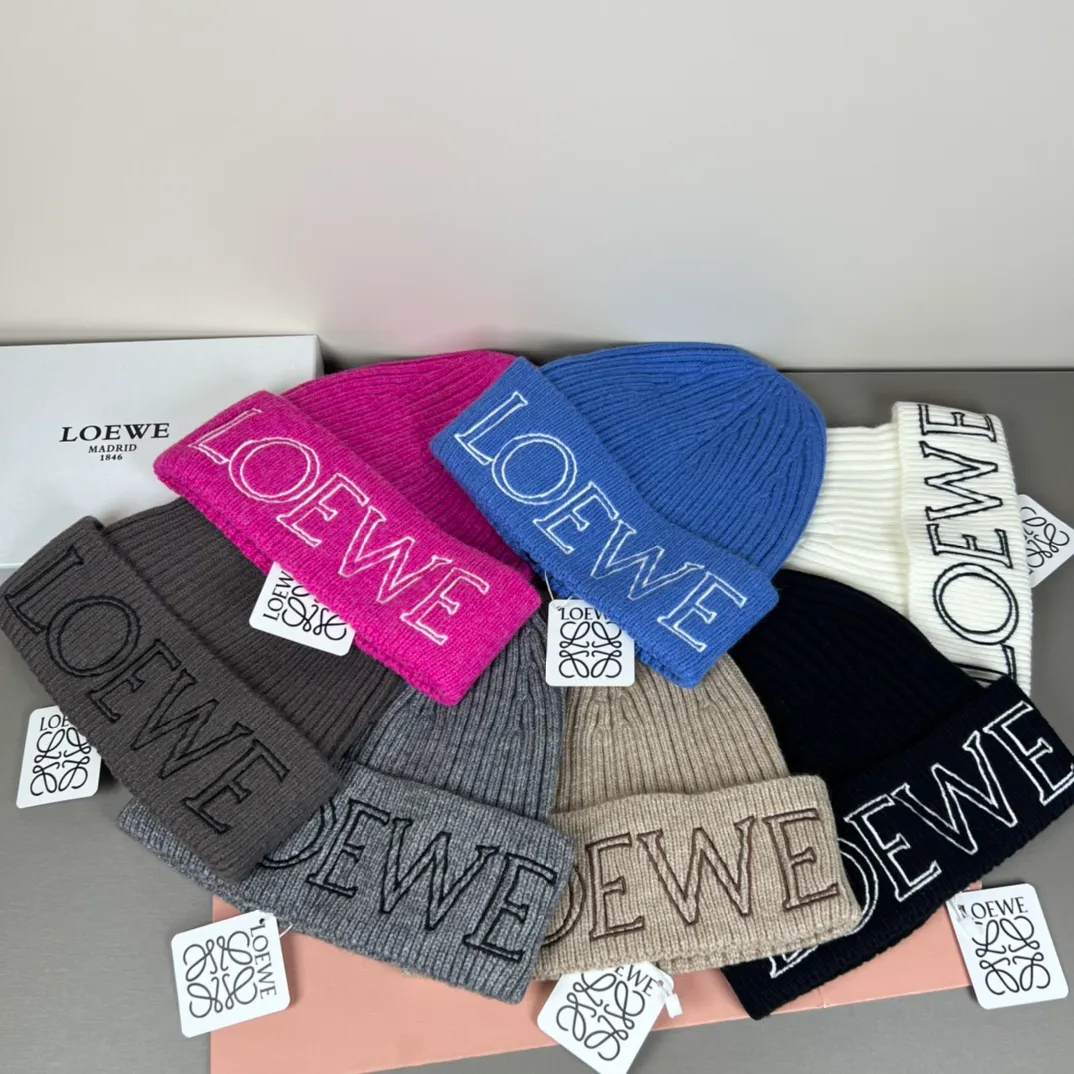 60💰 Classic knitted hat from loewe official website! Xiaohongshu’s hottest selling item! Dress well! The same style for men and women, thicker and warmer, fashionable and popular 🌸First-class quality, the best brand for warmth in autumn and winter, order now, limited edition