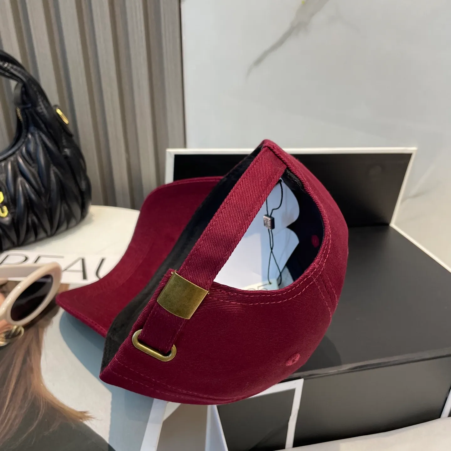 P70 🧢Loewe~New baseball cap🧢, simple embroidered classic logo, super texture👍, exquisite big-name style, a must-have artifact for goddesses, couple style