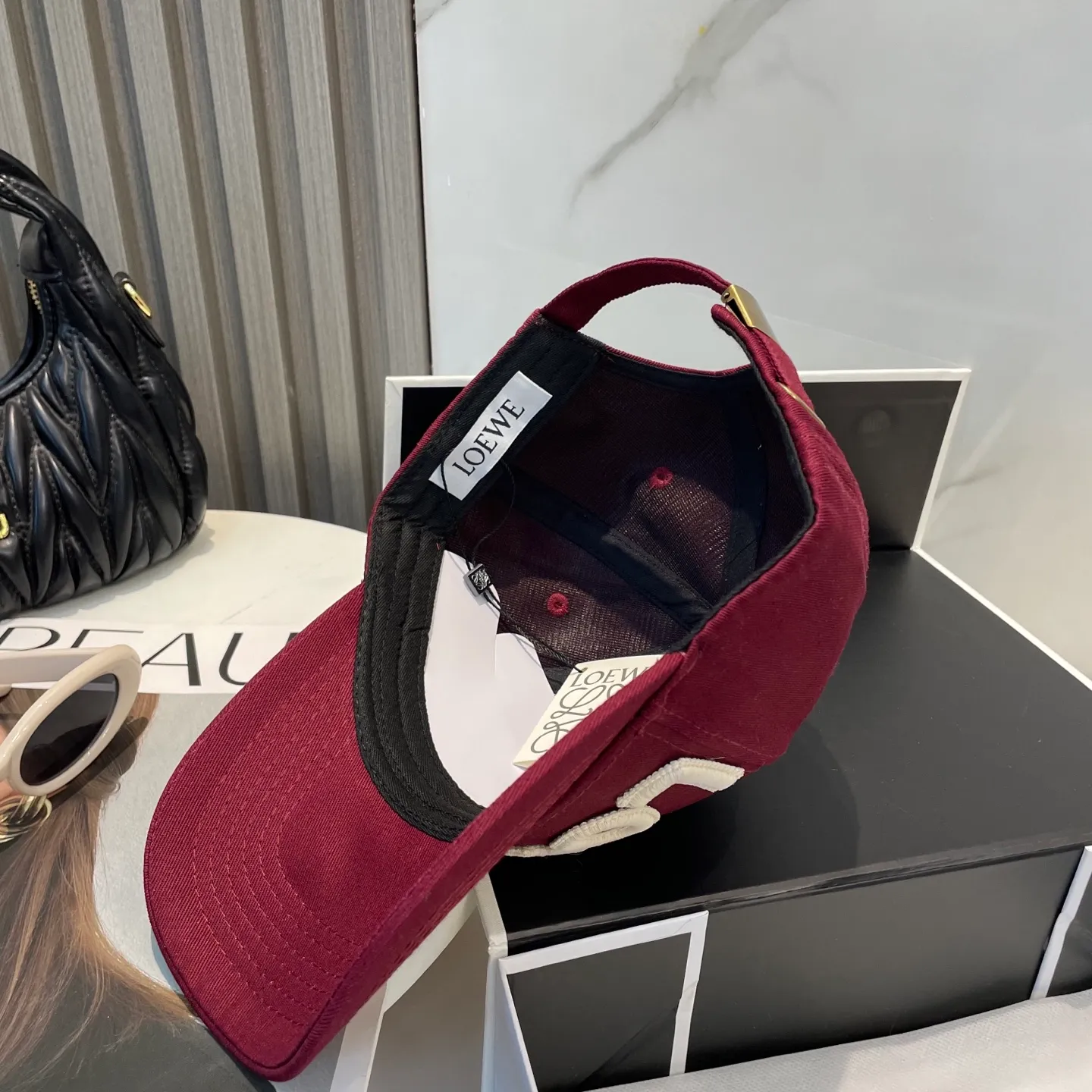 P70 🧢Loewe~New baseball cap🧢, simple embroidered classic logo, super texture👍, exquisite big-name style, a must-have artifact for goddesses, couple style