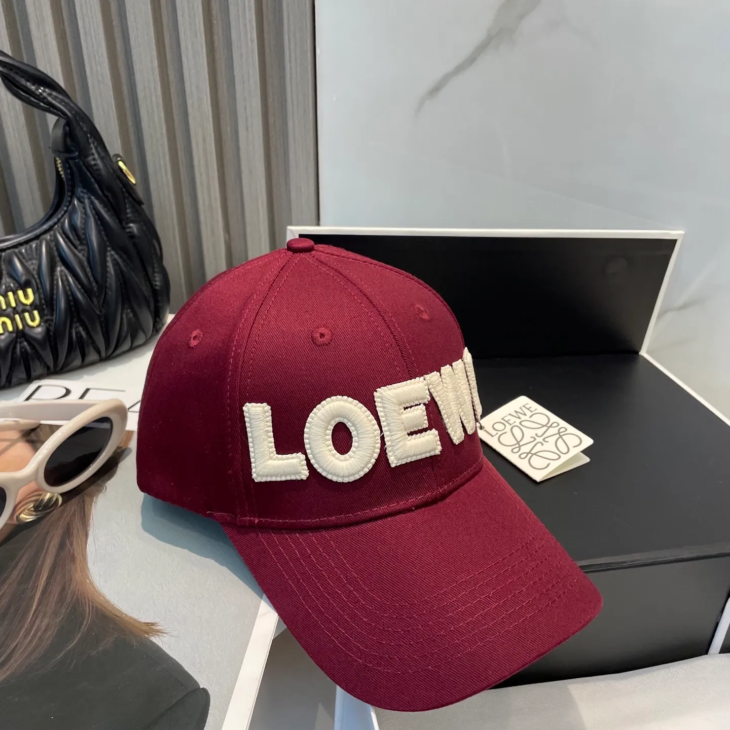 P70 🧢Loewe~New baseball cap🧢, simple embroidered classic logo, super texture👍, exquisite big-name style, a must-have artifact for goddesses, couple style