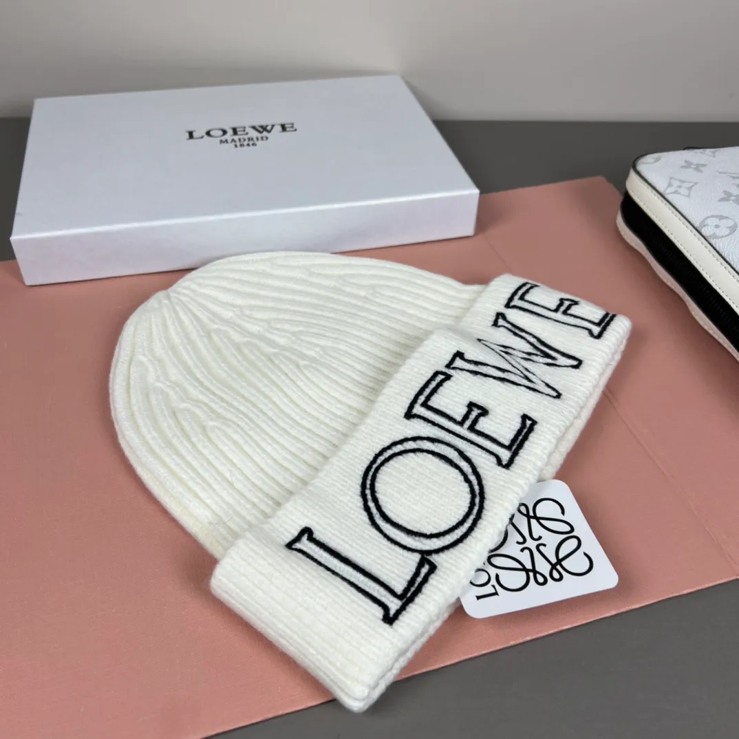 60💰 Classic knitted hat from loewe official website! Xiaohongshu’s hottest selling item! Dress well! The same style for men and women, thicker and warmer, fashionable and popular 🌸First-class quality, the best brand for warmth in autumn and winter, order now, limited edition