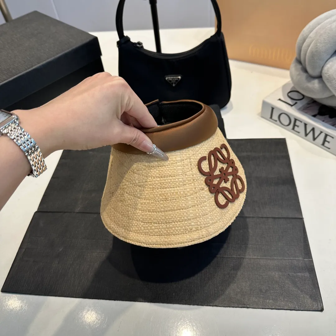 P70 LOEWE empty top hat👏High quality raffia empty top hat❤️Simple and elegant, shipped by big brands
