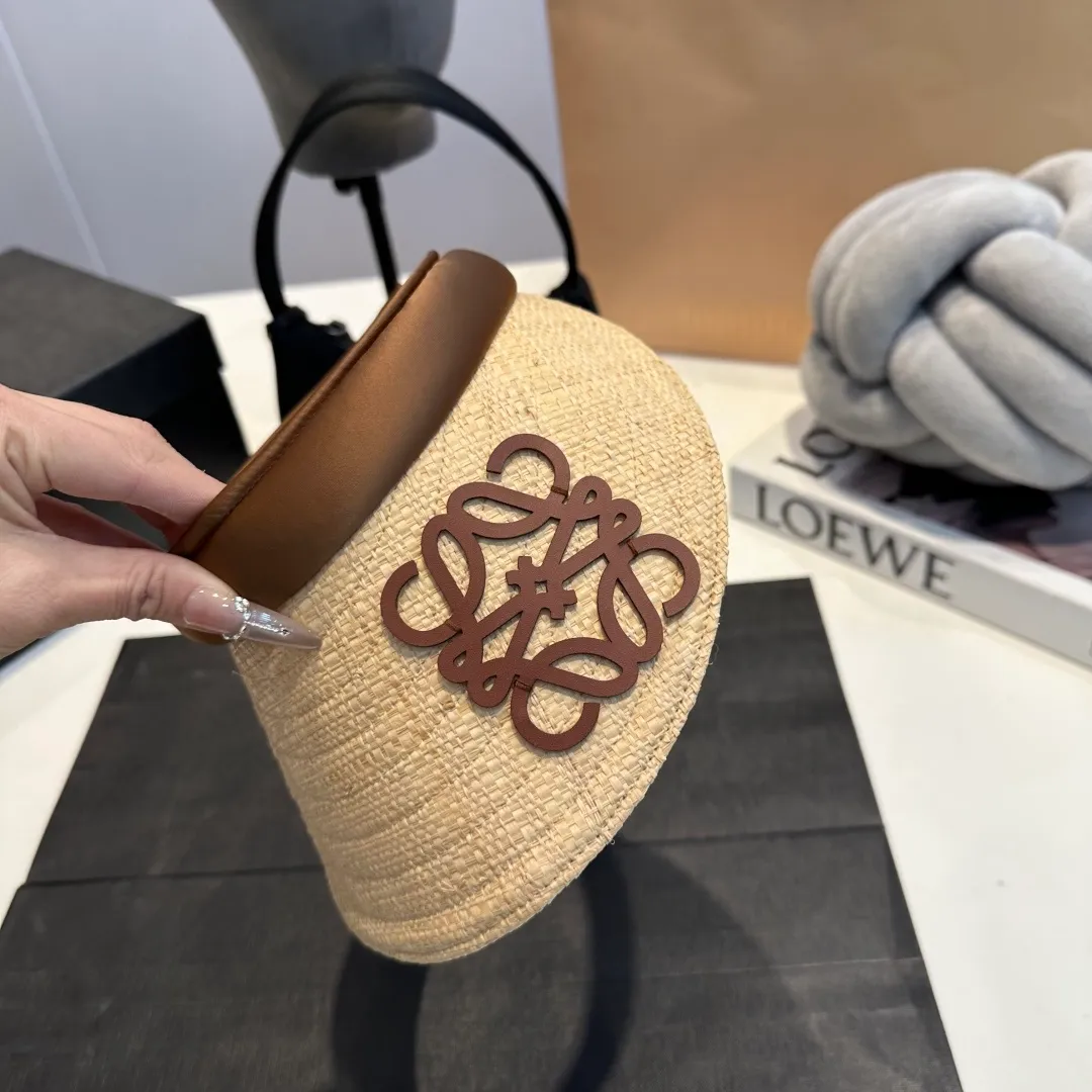 P70 LOEWE empty top hat👏High quality raffia empty top hat❤️Simple and elegant, shipped by big brands