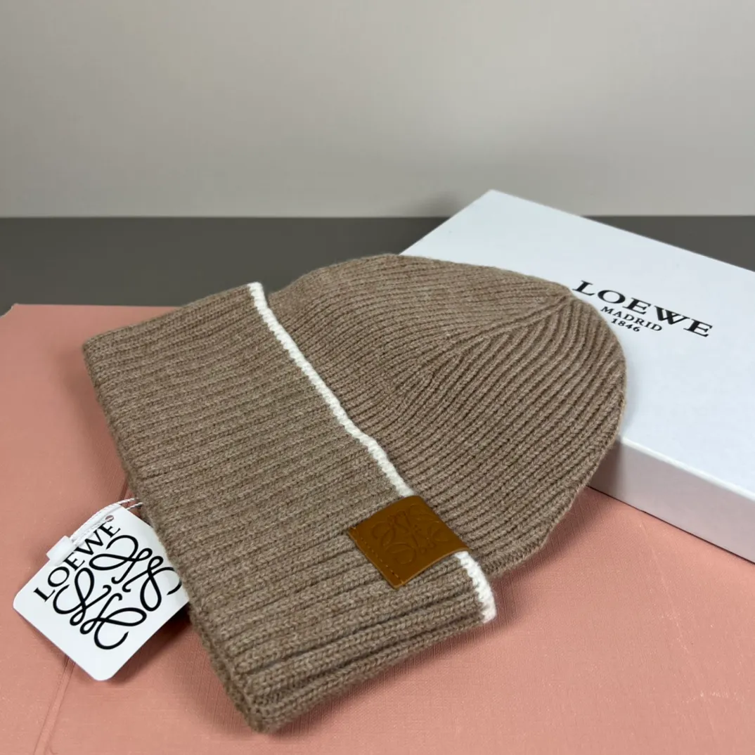 60💰 Classic knitted hat from loewe official website! Xiaohongshu’s hottest selling item! Dress well! The same style for men and women, thicker and warmer, fashionable and popular 🌸First-class quality, the best brand for warmth in autumn and winter, order now, limited edition