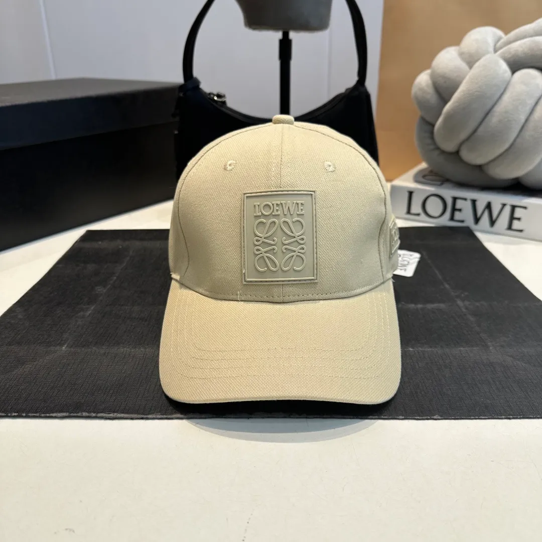 P56 LOEWE new original original design baseball cap🧢Super good texture, standard external line positioning, fine workmanship, simple and elegant, low price and popular!