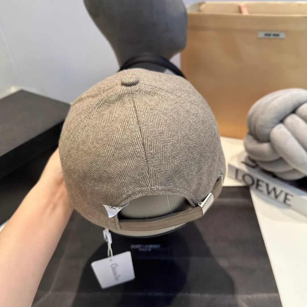 P70 DIOR Dior's new popular simple baseball cap 🧢, new model shipped, big brand style is super easy to match, hurry up and get it!