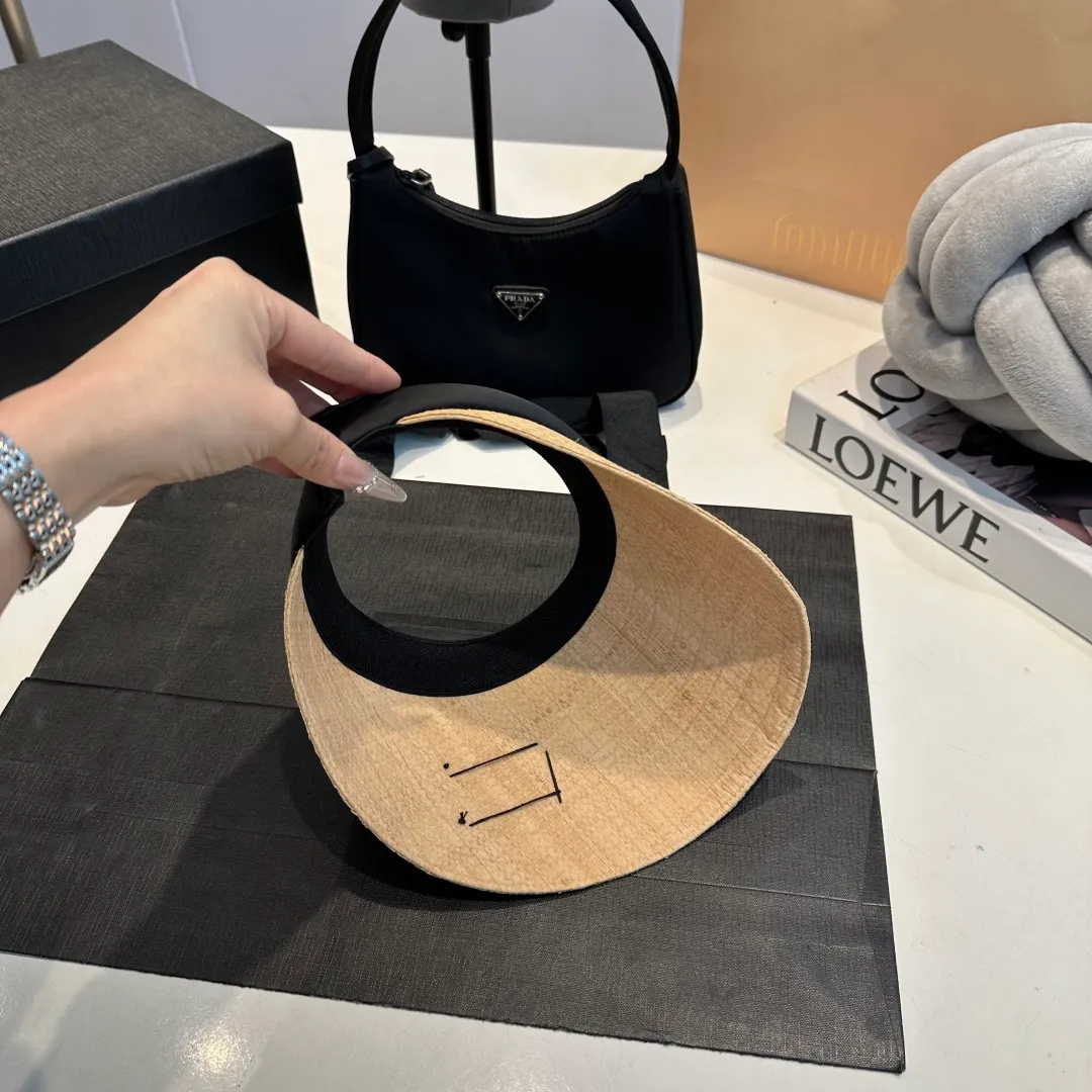 P70 LOEWE empty top hat👏High quality raffia empty top hat❤️Simple and elegant, shipped by big brands