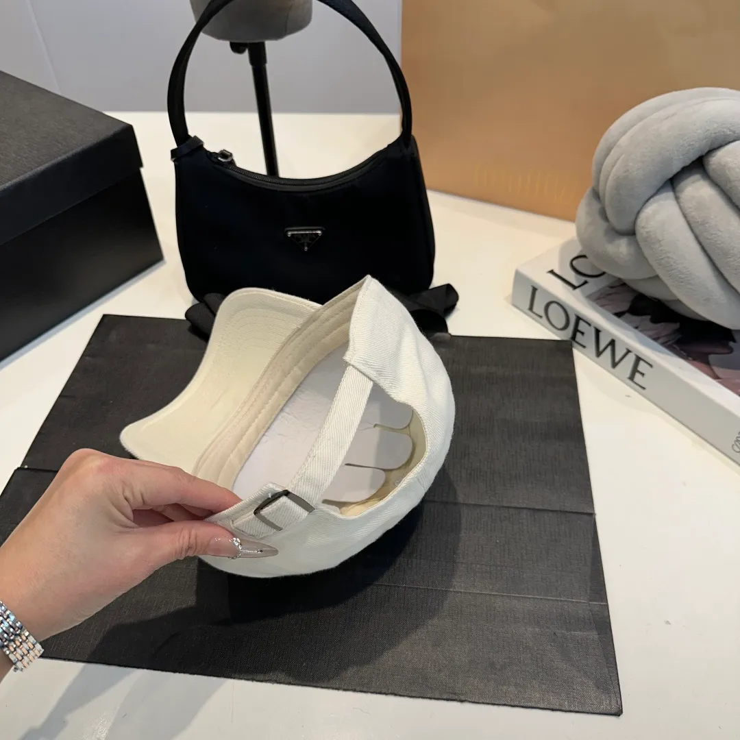 P60 miumiu new 25 spring and summer baseball cap, widened to show small head, new logo embroidery for spring and summer, same style for men and women