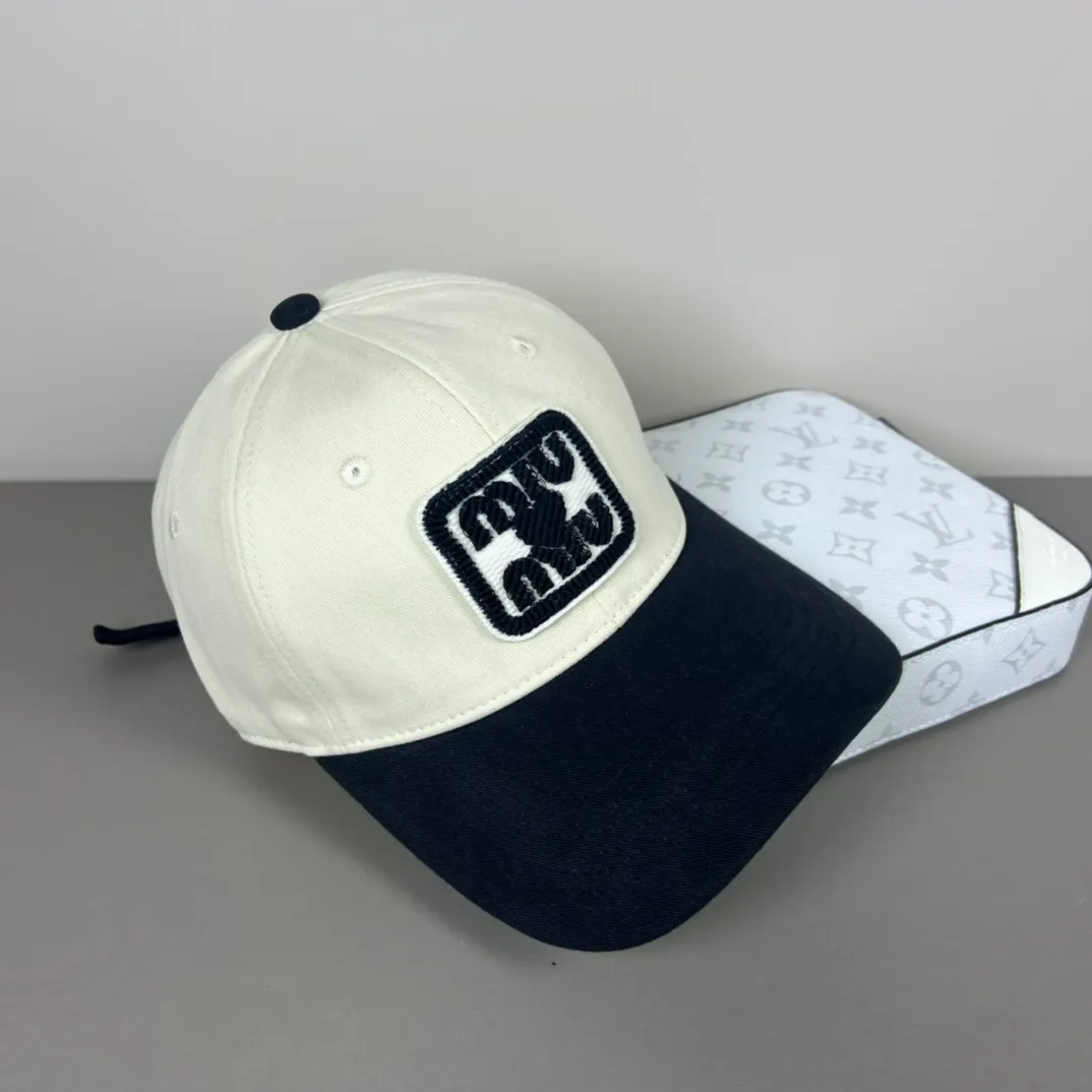56💰Miumiu (recommended by Xiaohongshu’s popular model) original spring and summer new baseball cap, authentic mold-making and custom-made, the original workmanship is meticulous and the quality is superb!