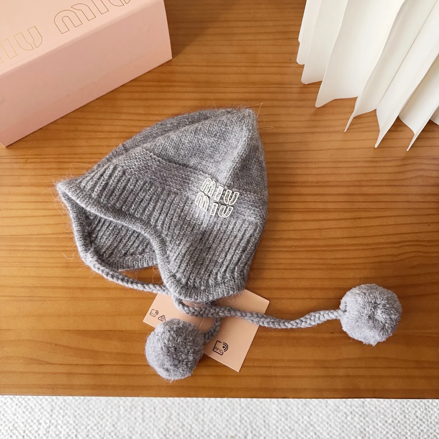 💰86 miumiu’s most popular knitted hat at Miu Miu counter! Xiaohongshu’s new product is released, it’s so 🉑️, high-elastic fabric, classic colors, same style for men and women.