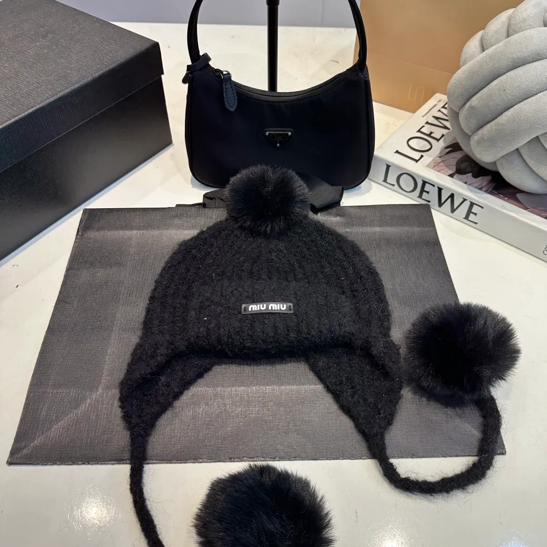 P80 miumiu Miu Miu fox fur ball new autumn and winter wool hat