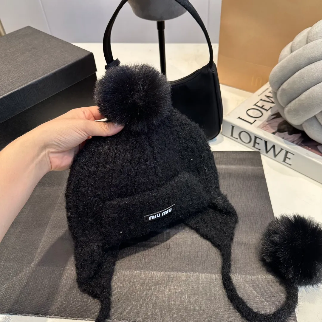 P80 miumiu Miu Miu fox fur ball new autumn and winter wool hat