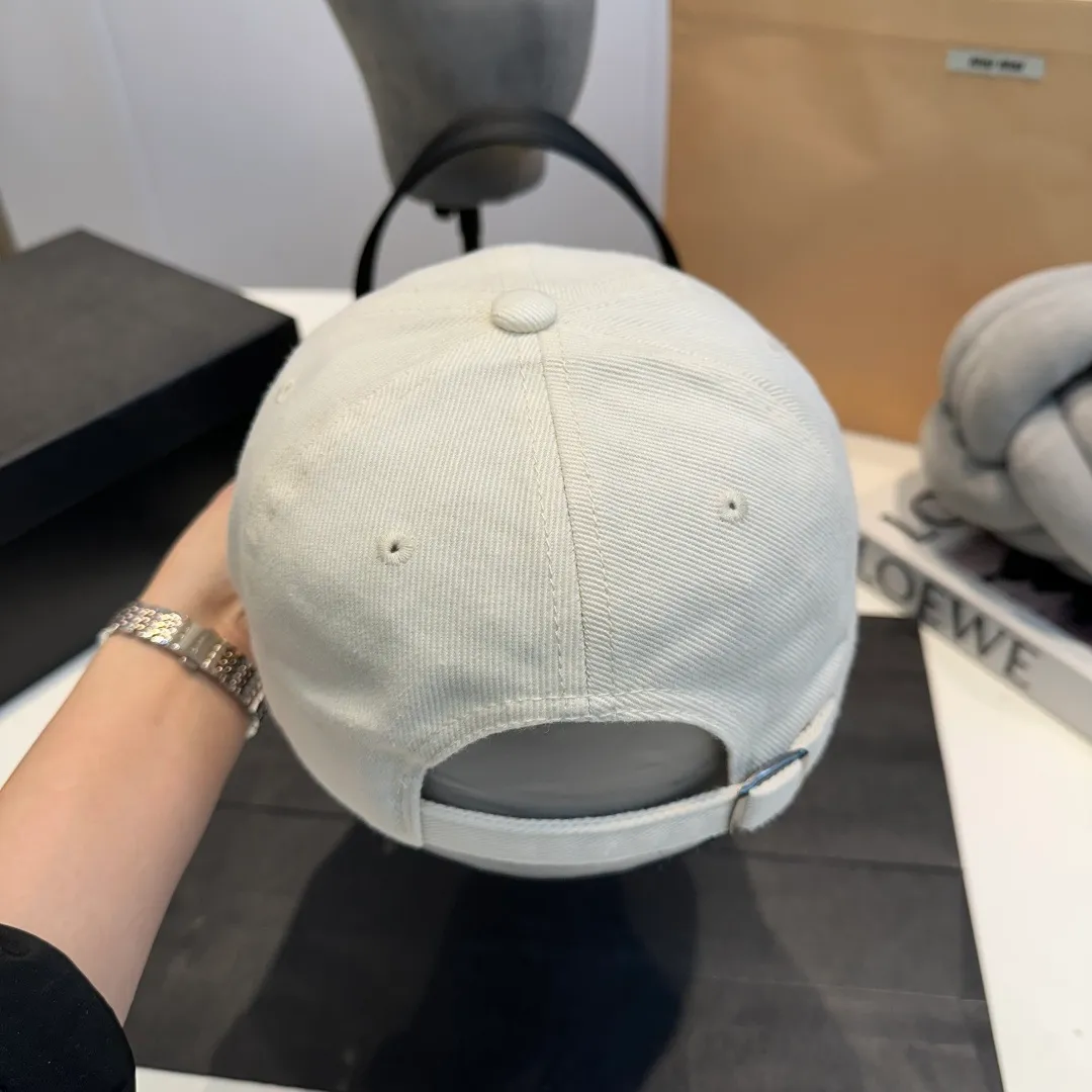 P60 miumiu new 25 spring and summer baseball cap, widened to show small head, new logo embroidery for spring and summer, same style for men and women