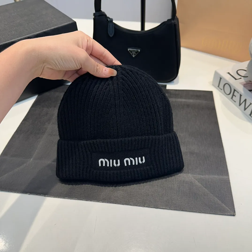 P56 high version Miumiu knitted hat, cold hat super warm