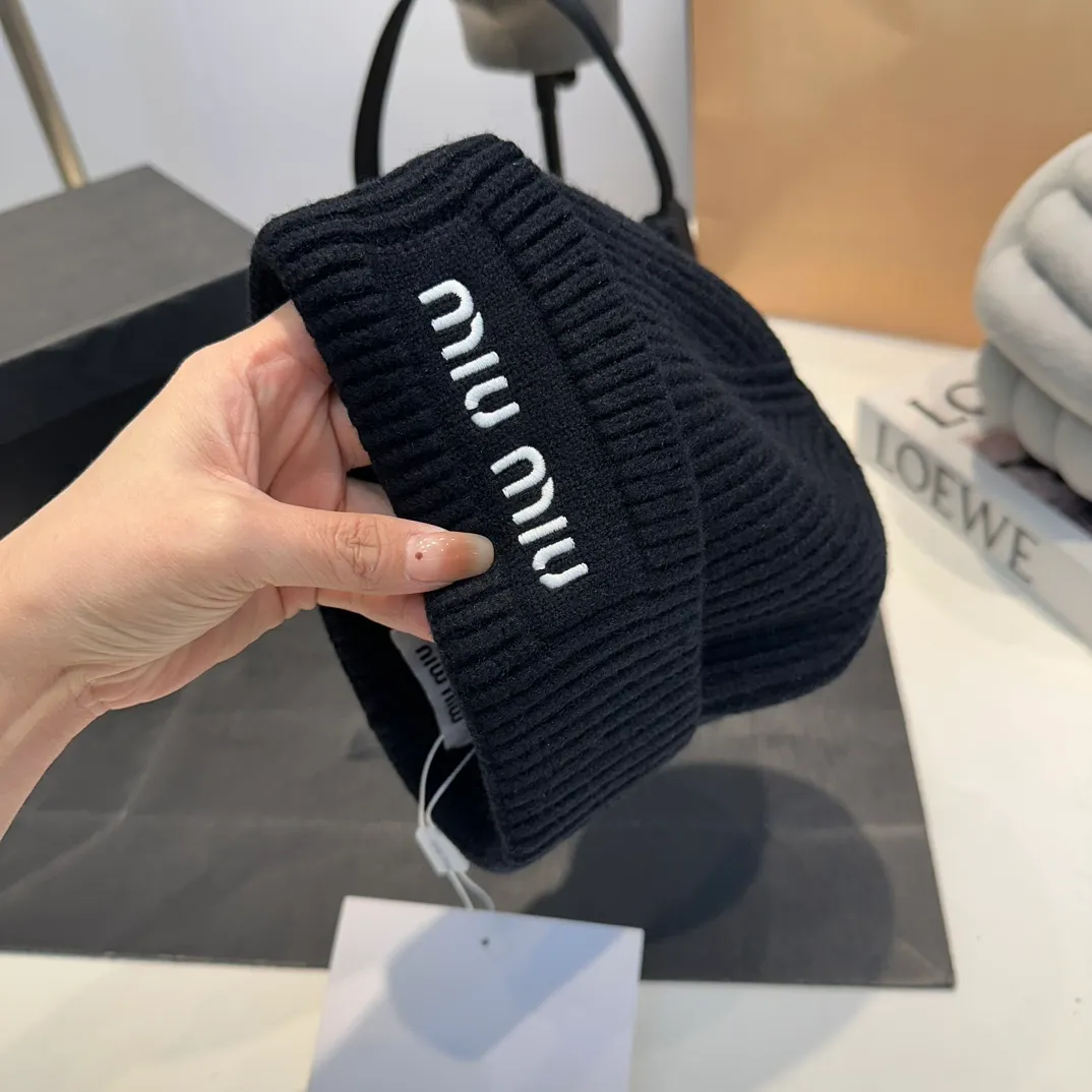 P56 high version Miumiu knitted hat, cold hat super warm