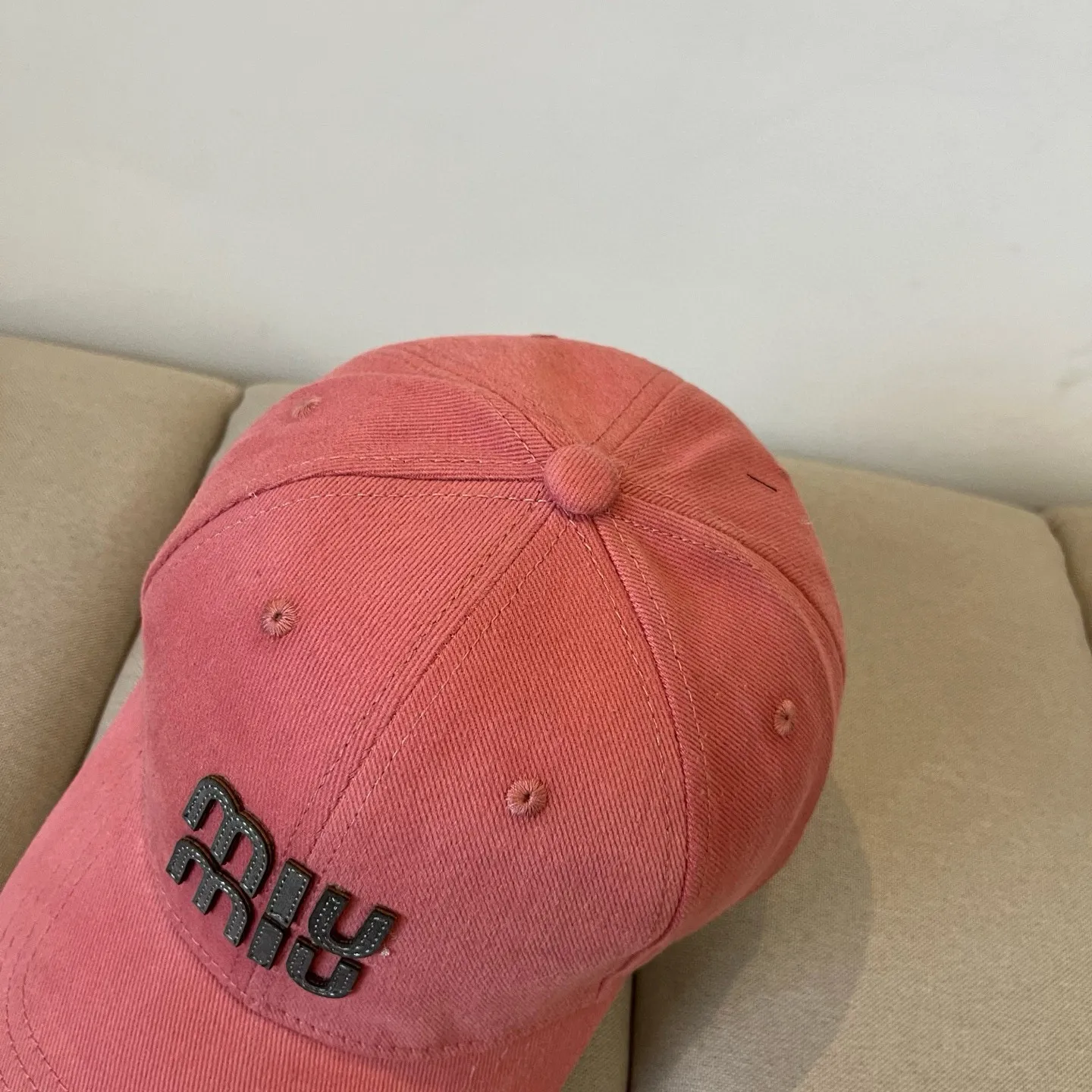 P60 miumiu original spring and summer new baseball cap, authentic mold-making and custom-made, the original workmanship is meticulous and the quality is superb!
