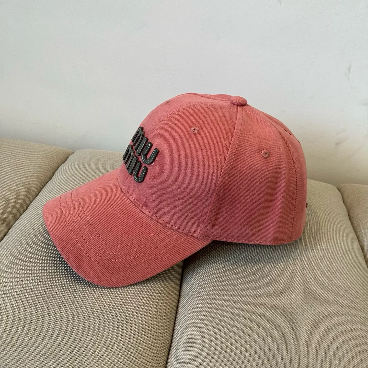 P60 miumiu original spring and summer new baseball cap, authentic mold-making and custom-made, the original workmanship is meticulous and the quality is superb!