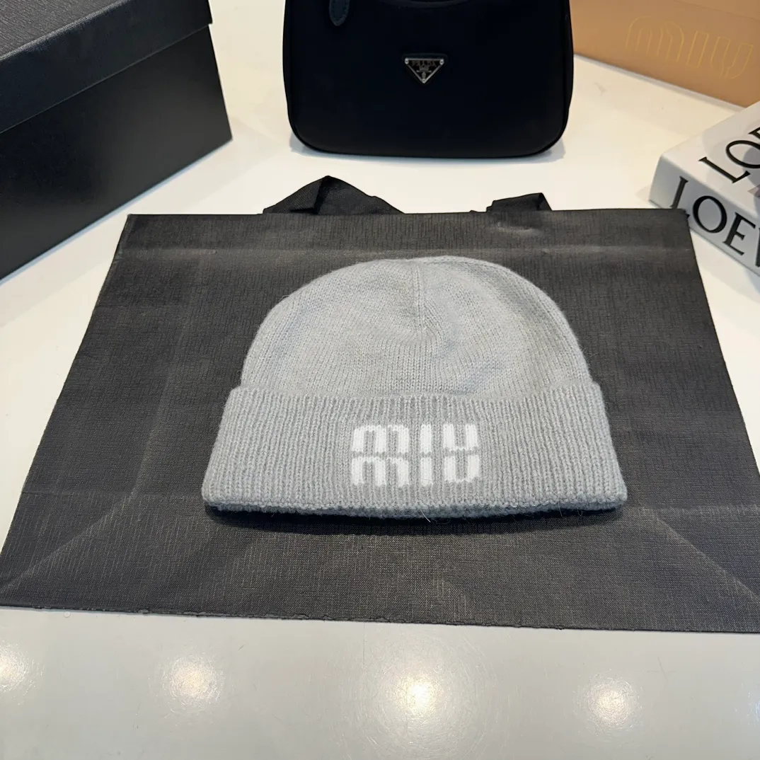 P60 MiuMiu～The new autumn and winter cold hat knitted hat is super soft and elastic, very warm, and has an amazing concave shape!