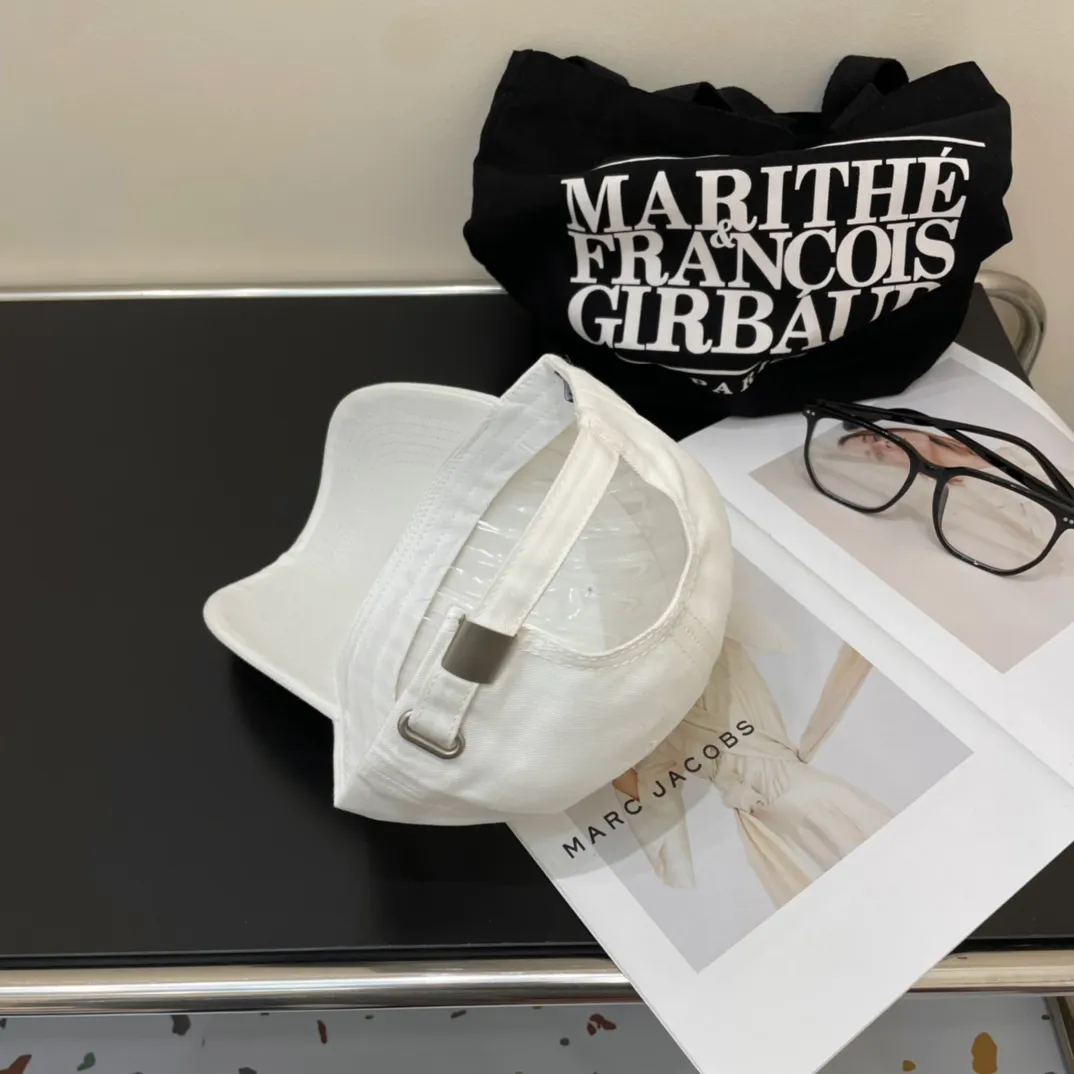 P66💛 Comes with dust bag. [Miumiu Miu Miu] 2024 new denim order style embroidered baseball cap🧢big brand style is super easy to match, hurry up and get it!