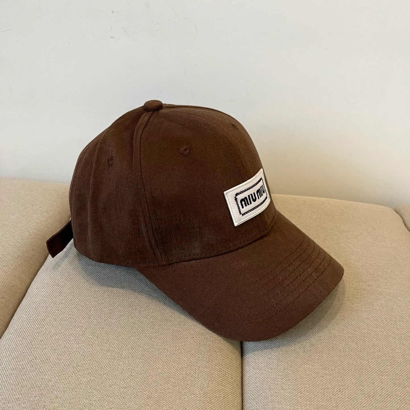 P66 miumiu original spring and summer new baseball cap, authentic mold-making and custom-made, the original workmanship is meticulous and the quality is superb!