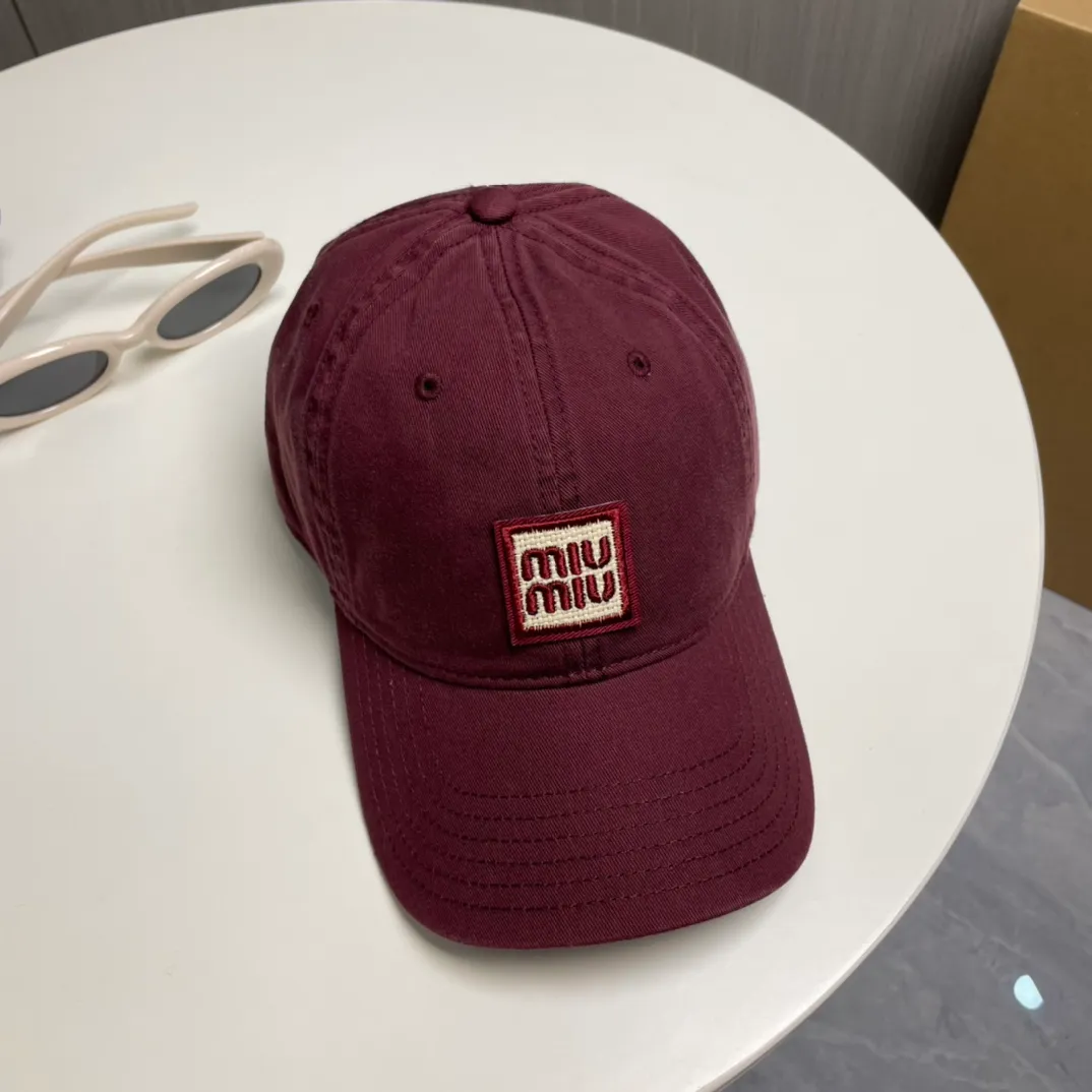 P50 miumiu new plain baseball cap, the hottest color at the moment - full of street style! Trendy and versatile, Xiaohongshu grows grass, poison, get your boyfriend, and cool together