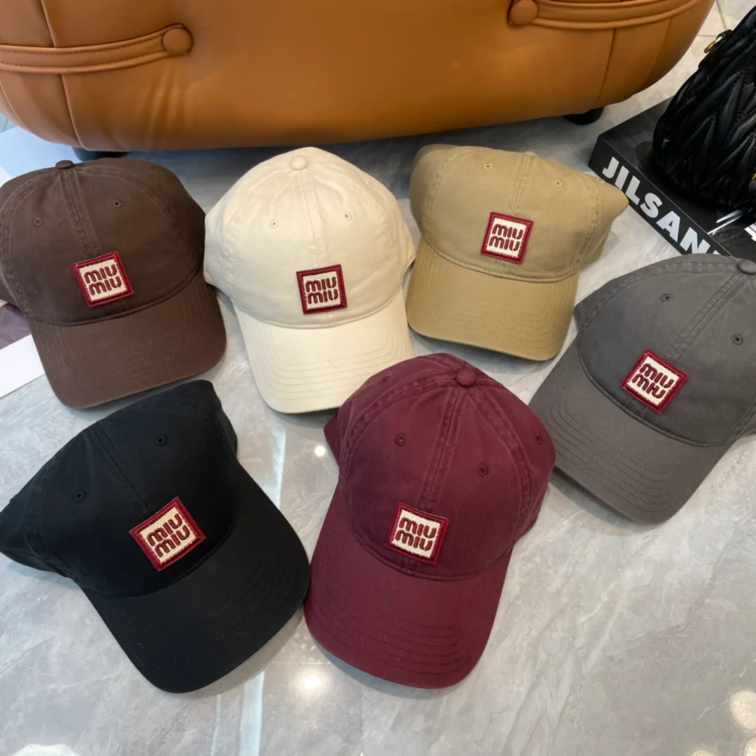 P50 miumiu new plain baseball cap, the hottest color at the moment - full of street style! Trendy and versatile, Xiaohongshu grows grass, poison, get your boyfriend, and cool together