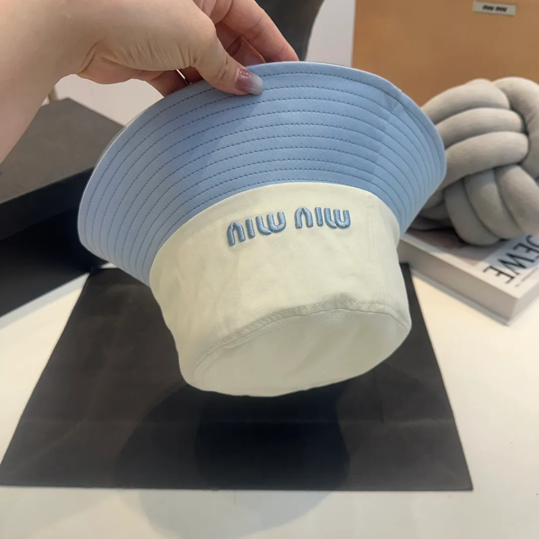 P56 MiuMiu Miu Miu girl's daily bucket hat. A very versatile baseball cap. Classic embroidered logo. Versatile and fashionable.