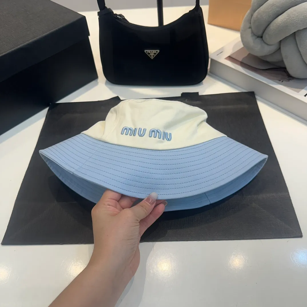 P56 MiuMiu Miu Miu girl's daily bucket hat. A very versatile baseball cap. Classic embroidered logo. Versatile and fashionable.