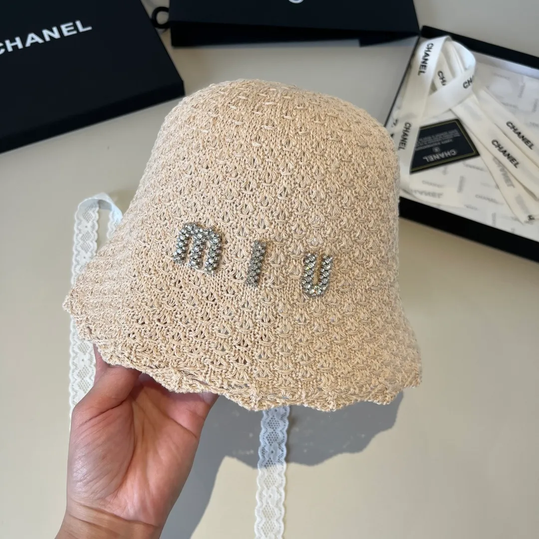 💰100¥ Miumiu new small round hat, with lace windproof rope, small and fresh, head circumference 57